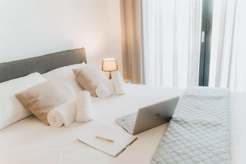 Ronda Apartments 24 Pax E Parcheggio Incluso 산 조반니 루페투투 0*,